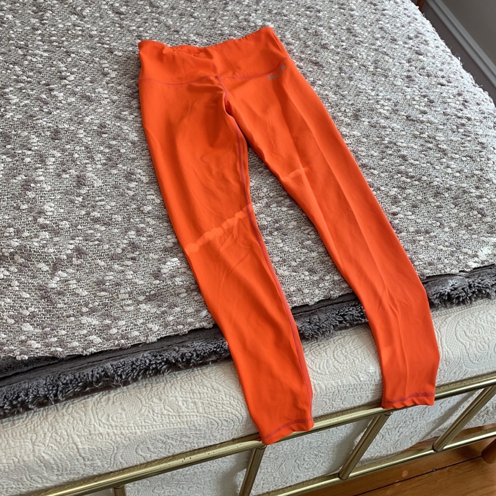 Cute Orange Workout Leggings with Two Pockets!